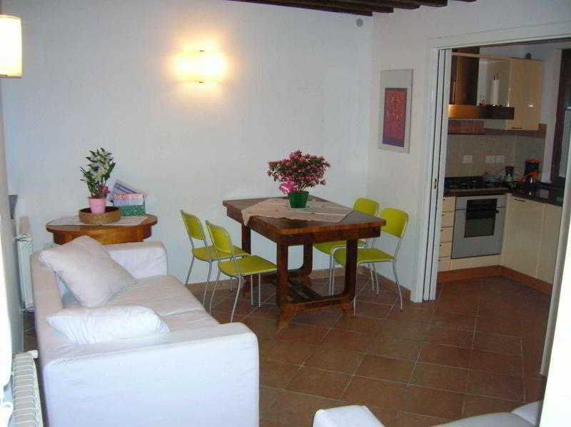 Couette-café Leonardo 2*